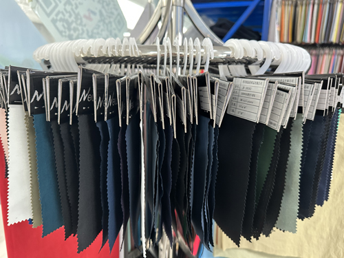 “科技、時尚、綠色、高端” 鴻岳紡織步入校服、沖鋒衣面料的良性發(fā)展軌道