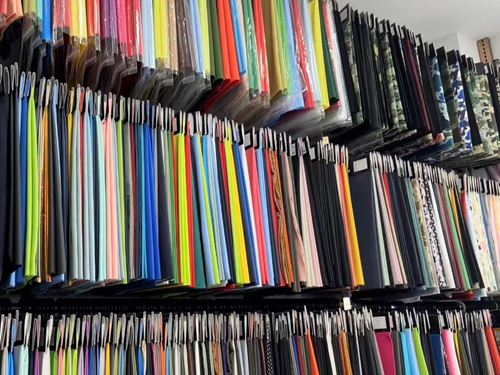 “科技、時尚、綠色、高端” 鴻岳紡織步入校服、沖鋒衣面料的良性發(fā)展軌道